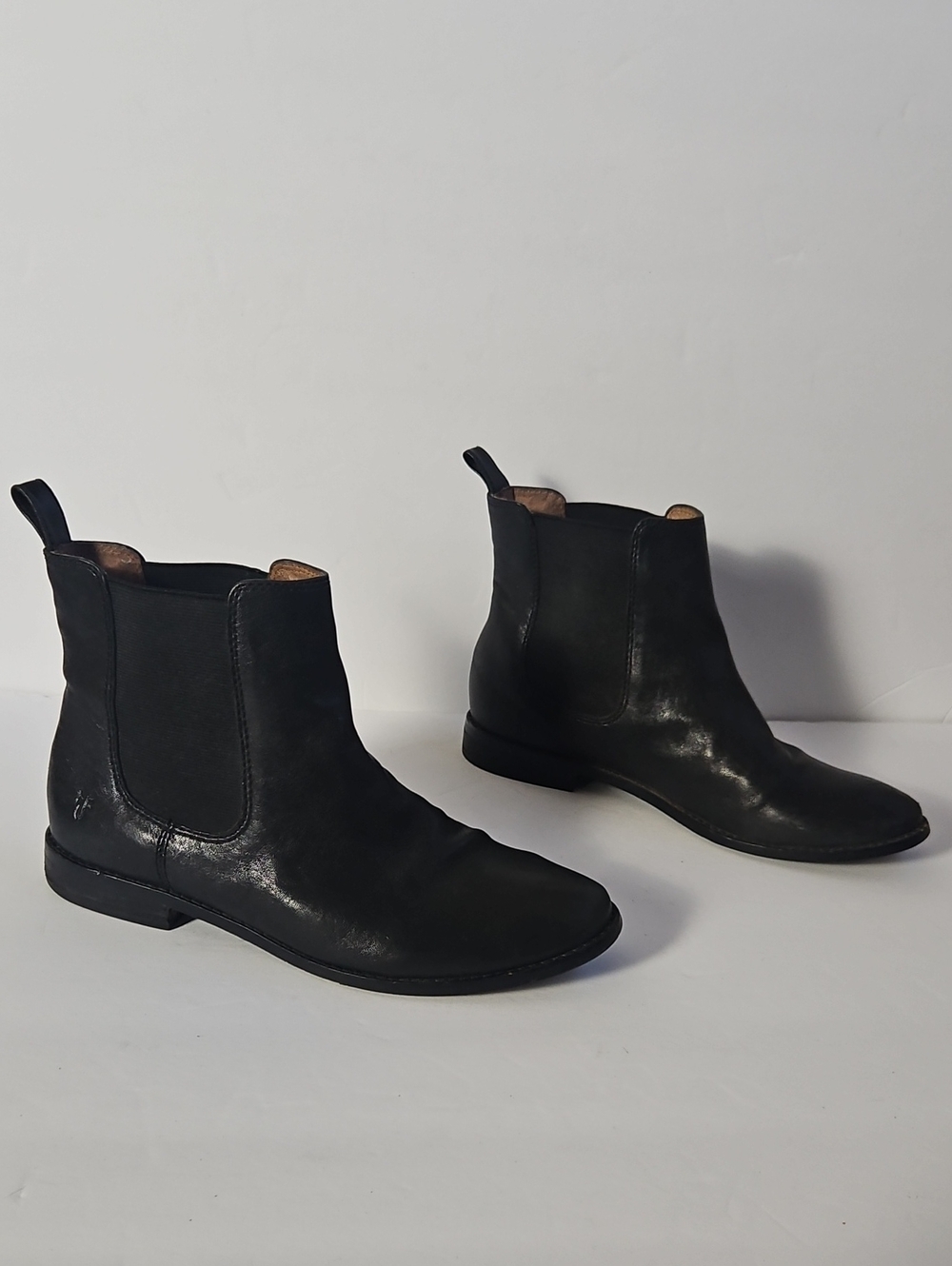 Frye Black Leather Round Toe Melissa Chelsea Boots